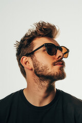 Obraz premium Stylish Man in Sunglasses - Fashionable Portrait