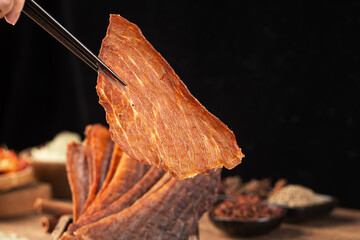 Pork crisps are placed on a wooden table