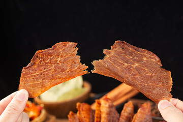 Pork crisps are placed on a wooden table