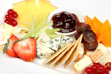 Gourmet cheese platter with fruits and crackers