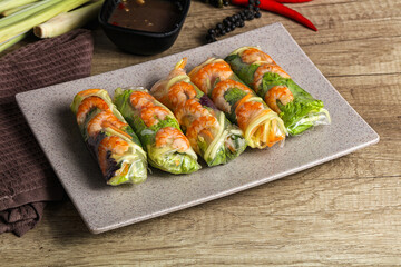 Vietnamese spring roll with prawn and mango