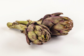 Obraz premium Organic food - Ripe raw green artichoke