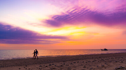 Fototapeta premium Sunset Sky on the beach with Twilight in the Evening as the colors of Sunset Horizon scene