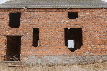 Exploring an abandoned red brick house – urban exploration through decay, mystery, and forgotten...