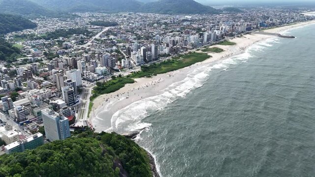 Uma imagem a&eacute;rea do Litoral Paranaense, Praia Brava de Caiob&aacute;, Matinhos, Paran&aacute;. 