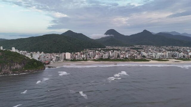 Uma imagem a&eacute;rea do Litoral Paranaense, Praia Brava de Caiob&aacute;, Matinhos, Paran&aacute;. 