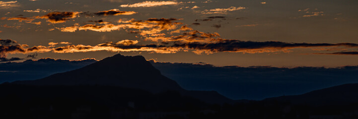 Fototapeta premium Sainte Victoire mountain in the light of a spring morning