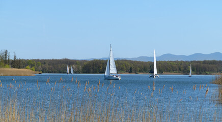 voiles sur l'étang du Stock à Rhodes