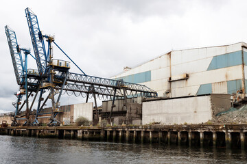 Obraz premium Old industry in the riverside of Bilbao