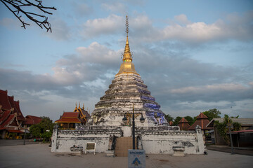 Fototapeta premium THAILAND PHRAE WAT LUANG CHEDI