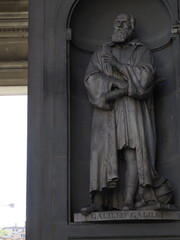 galileo galilei sculpture florence uffizi museum