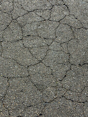 Risse in der Strasse