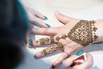 tatuaggi con henne fatti a mano