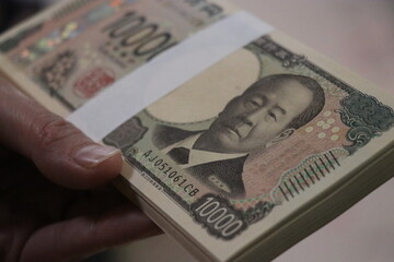 お金　札束　百万円