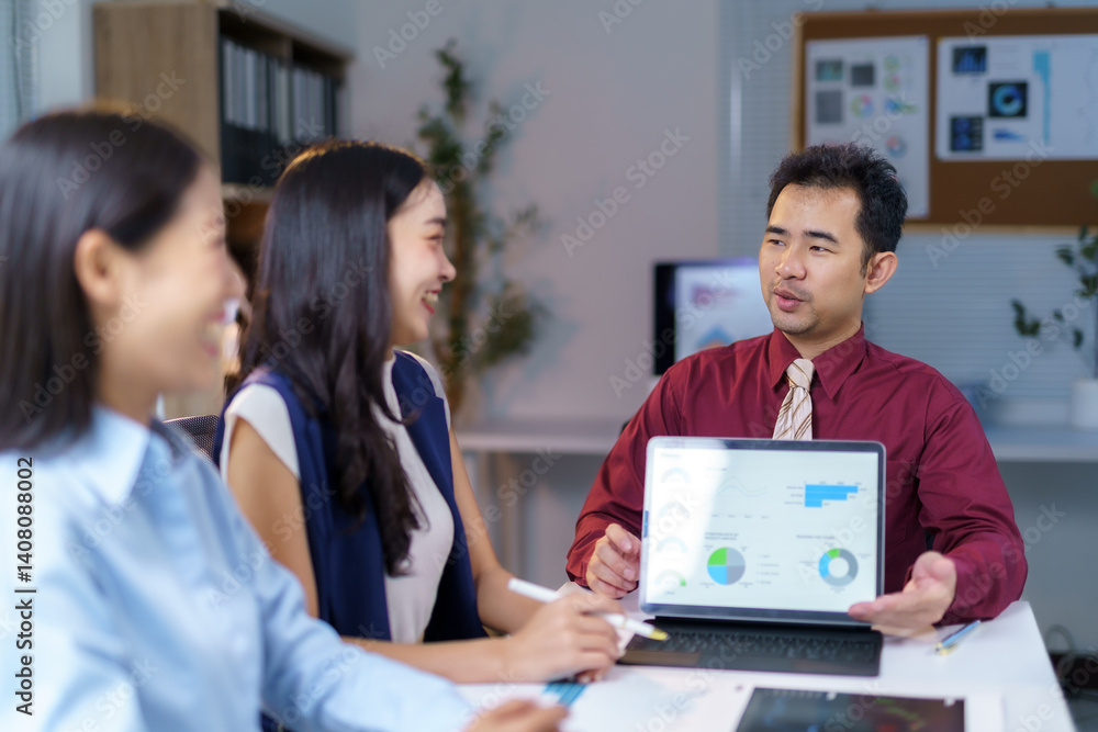Poster asian businesspeople working together using laptop computer showing charts and graphs, discussing ne