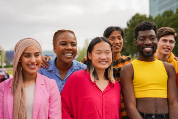 Obraz premium Diverse friends having fun together in the city - Group of multiracial people and friendship concept