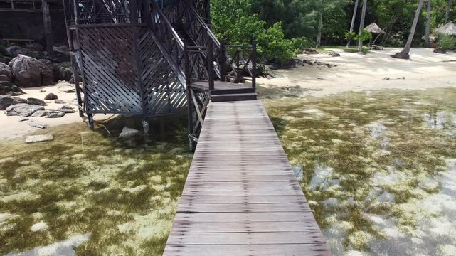 vu du ciel - ponton iles paradisiaque