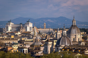 Fototapeta premium Skyline of the city of Rome where the numerous domes of the churches in the capital stand out. Panorama of the historic center of Rome, Italy.