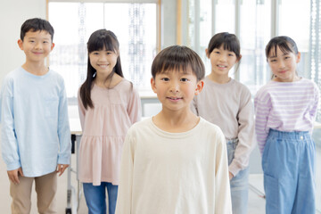 小学生　仲良し　仲間
