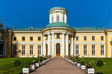 Fototapeta premium Krasnogorsk, Moscow region, Russia. The state Museum estate Arkhangelskoye, Beautiful summer garden. Tourist guide, Moscow guide. High quality photo