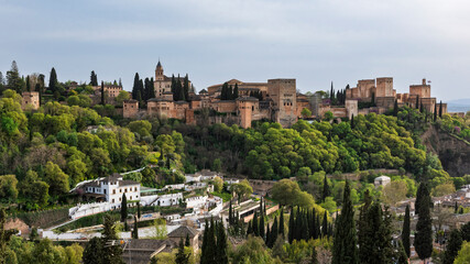 Diferentes vistas panorámicas de la Alhambra de Granada desde el Albaicín, España