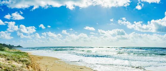 Brandung an Buddina Beach an der sunshine Coast in Queensland, Australien