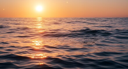 Obraz premium Ocean Waves at Golden Hour with Reflections of Light on the Water