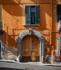 sur de Italia calles edificios y paisajes típicos de Nápoles y Apulia