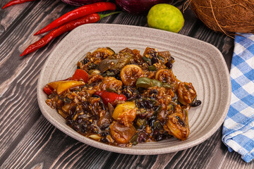 Squid with vegetables in oyser sauce