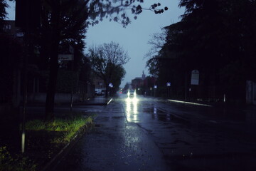 Traffico durante una mattina di pioggia