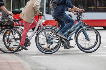 cyclists_crossing