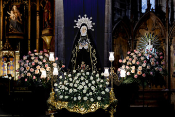 A figure of the Virgin Mary decorated for the Easter holidays. A figure of the Virgin Mary in a Catholic cathedral decorated with compositions of blooming roses for the Easter holidays.