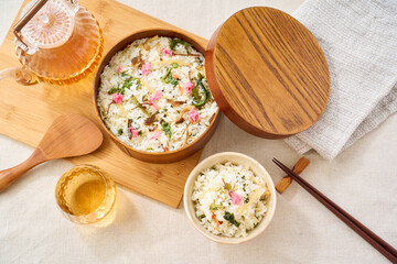 桜の塩漬けを添えた春野菜の混ぜご飯