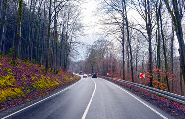 Fototapeta premium Staatsstraße 2312 Richtung Bessenbach in Unterfranken (Bayern)