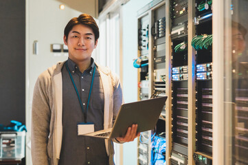 若い男性システムエンジニア　撮影協力：スカパー東京メディアセンター