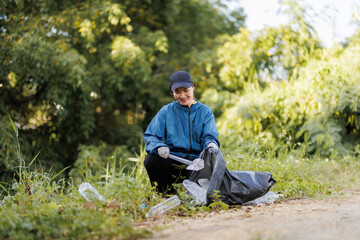 Obraz premium It all starts with us. Join in and help keep our public areas clean.