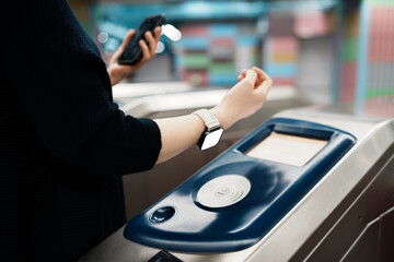 Effortless Travel with Contactless Payment Technology in Urban Transit