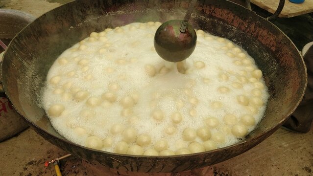 Rosogolla, famous Bengali sweet recipe for Navaratri festival. Indian Sweet Rasgulla Also Know as Rosogolla, Roshogolla, Rasagola, Ras Gulla, Anguri Rasgulla or Angoori.