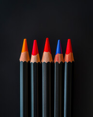 Naklejka premium Stunning arrangement of sharpened pencils with vibrant tips on a smooth black background