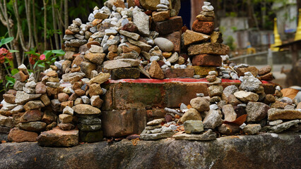 Piling up rocks according to beliefs