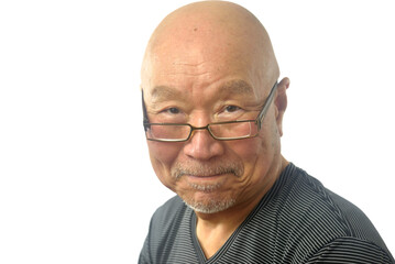 笑顔で元気な老人の表情