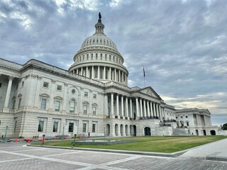 Obraz premium U.S. Capitol in Washington D.C. on Capitol Hill, overlooking the National Mall, home to the House of Representatives, Senate, Capitol Rotunda, and the heart of American democracy