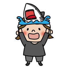 お遊戯会でサメのお面を被った女の子