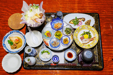 贅沢極まる温泉旅館の晩ごはん。
和食から洋食まで、圧巻のクオリティと品数である。
日本を代表する銘柄米、南魚沼産コシヒカリが最高に美味しい。
十日町の地酒もたっぷり楽しめる。
越後二ツ屋温泉を代表する温泉旅館。やすらぎ。
十日町の山奥の鄙びた温泉地の里山の風景。
美しい棚田も特徴的。
新潟県十日町市 - 2024年11月30日
