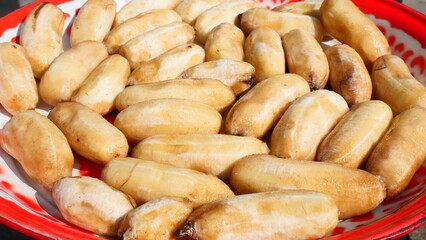 Preserving the quality of cultivated banana by sun-drying them