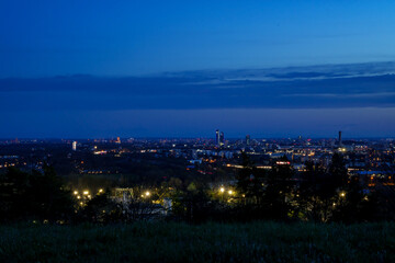 Fototapeta premium Skyline of Munich, Bavaria, Germany at night against a dark blue sky 