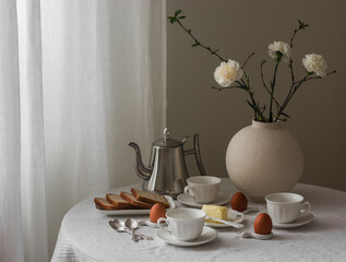 Cozy morning - served breakfast at a round table in the living room
