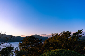 Obraz premium View of Mount Fuji and Lake Ashi from Onshi Hakone Park in Hakone, Japan