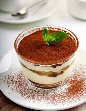 Layered Tiramisu Dessert in Clear Cup &ndash; Elegant Italian Treat, Tiramis&uacute; en Vaso Transparente con Capas &ndash; Delicia Italiana Elegante, Generated Image