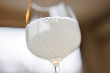 発泡タイプの日本酒。
開栓に失敗してすこし吹き出してしまった。
友だちの家で牡蠣づくしのディナーパーティー。
神奈川県横浜市2025年
